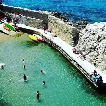 Une calanque au coeur de la ville Marseille Extérieur photo
