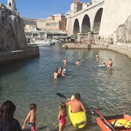 Une calanque au coeur de la ville Marseille Extérieur photo