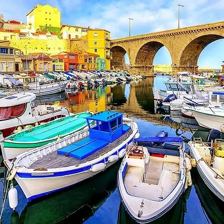 Une calanque au coeur de la ville Marseille Extérieur photo